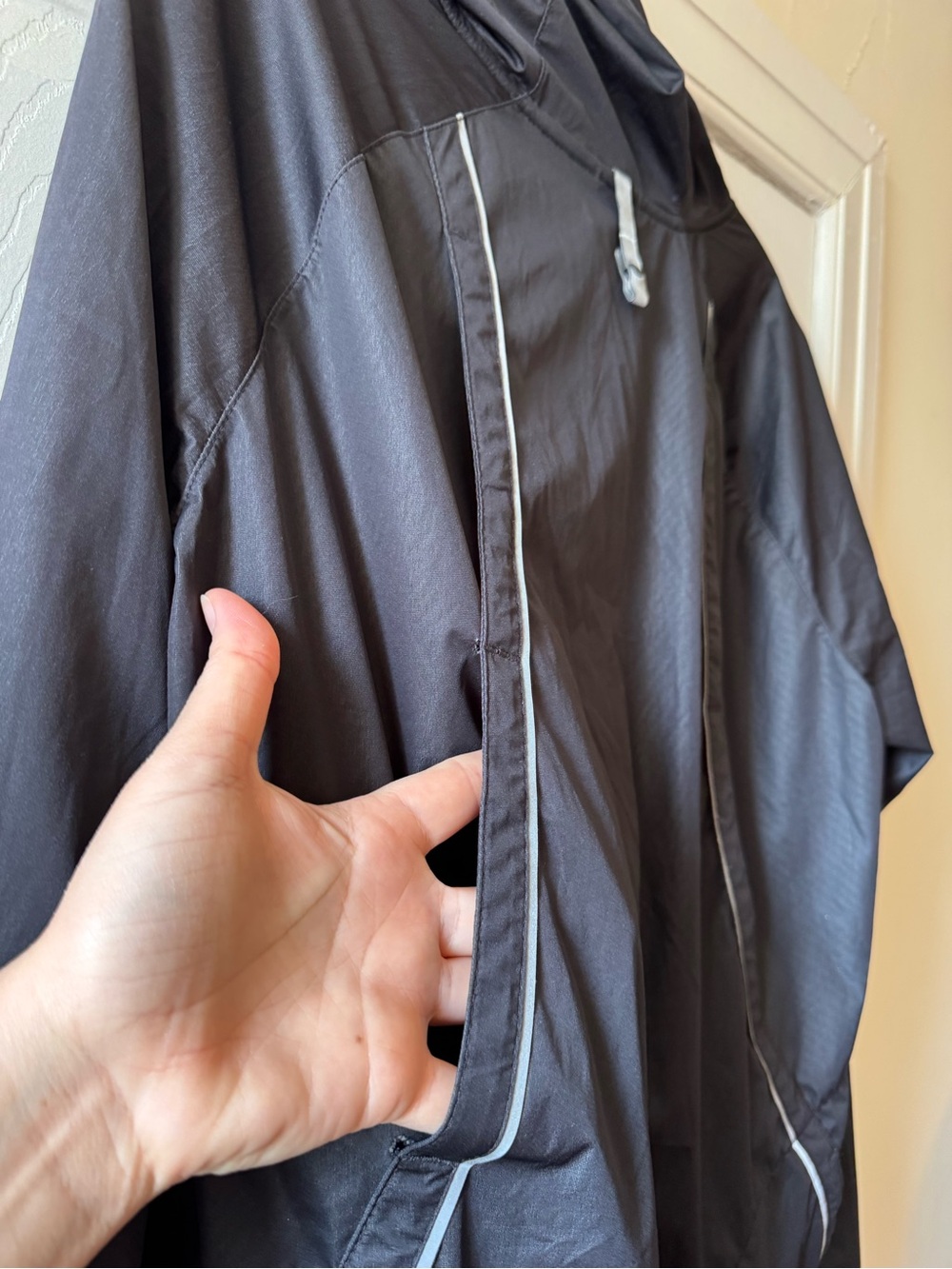 Nike Shield Running Jacket - Picture 7 of 8